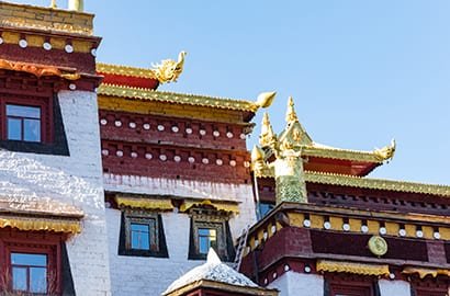 稻城亚丁自然保护区美景 - 高山湖泊与雪峰