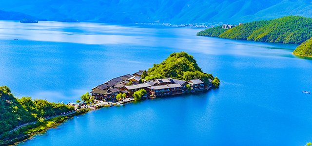 云南旅游景点 - 彩云之南