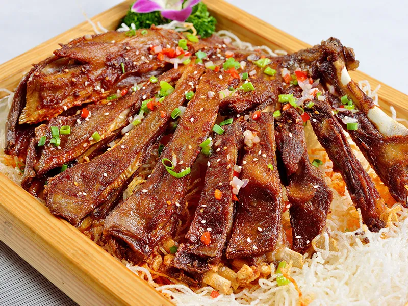 【吃货特辑】除了兰州牛肉面，甘肃还有哪些隐藏美食？吃货必看的手抓羊肉/焖饼指南 - 美食指南